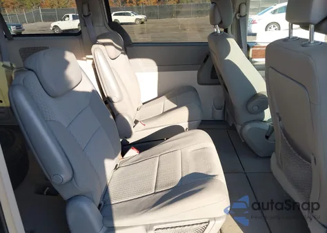 2010 Chrysler Town & Country Touring из США, поврежденный, VIN 2A4RR5D18AR373639
